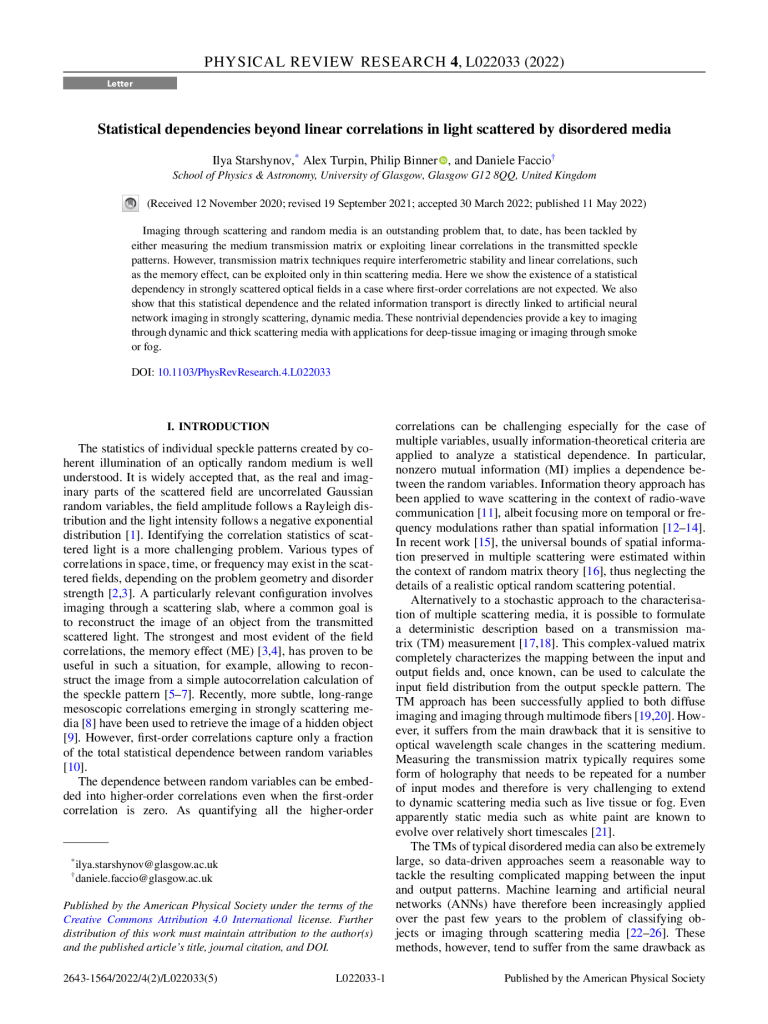Statisticial dependencies beyond linear correlations in light scattered by disordered media